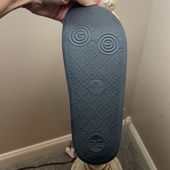NWT Authentic Rubber St. Gucci print logo slides. - Picture 8 of 11